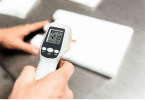 Temperaturmessung an einem THERMOCON Kühlelement mit einem Infrarotthermometer